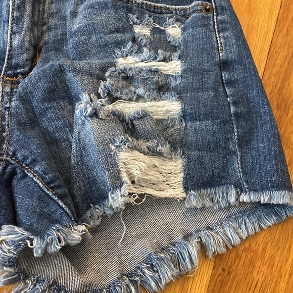Just USA Women’s Blue Ripped Denim Shorts Size XS - Picture 3 of 7
